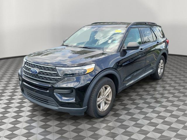 Certified 2023 Ford Explorer XLT RWD image 3