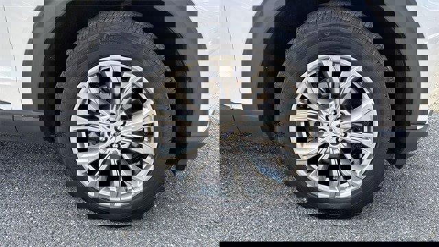 Certified 2022 Ford Explorer Limited w/ Equipment Group 301A image 2