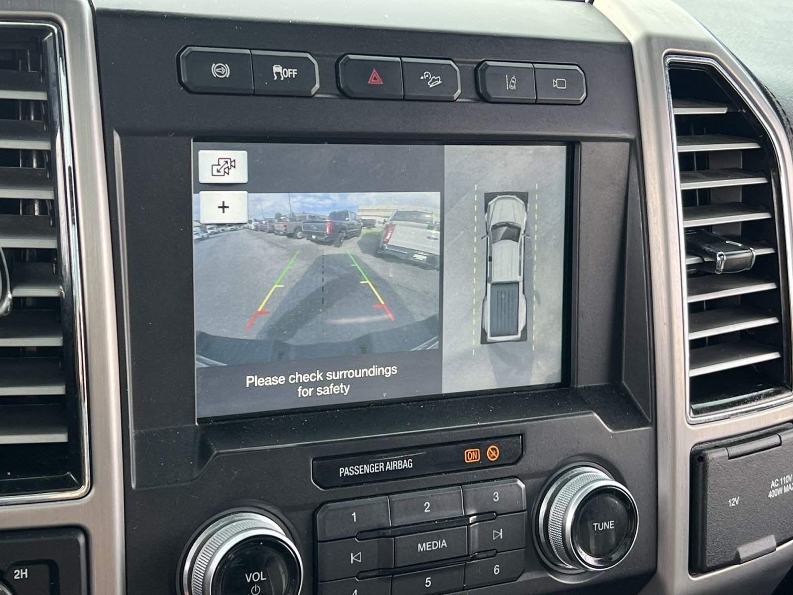 Certified 2019 Ford F450 Platinum w/ Platinum Ultimate Package AWD/4WD image 27