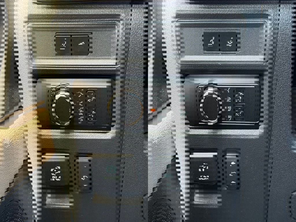 Certified 2024 Ford Expedition XLT image 35