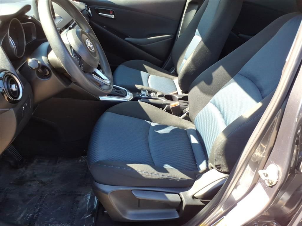 Used 2019 Toyota Yaris LE image 13
