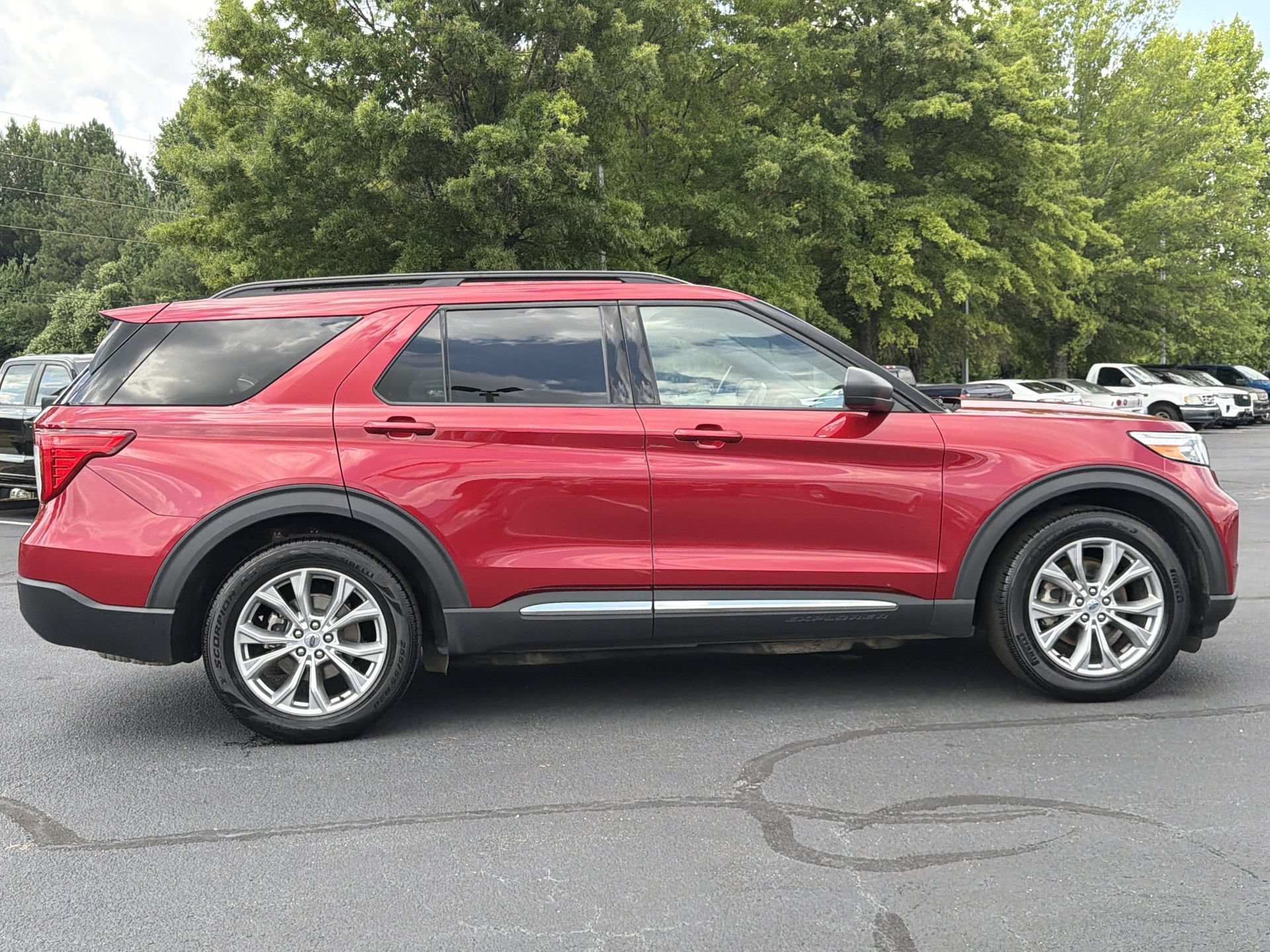 Certified 2020 Ford Explorer XLT w/ Equipment Group 202A RWD image 33