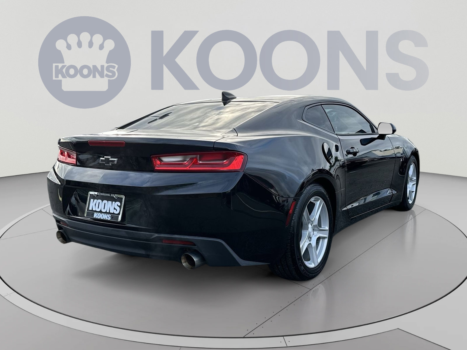 Used 2018 Chevrolet Camaro LT RWD image 11