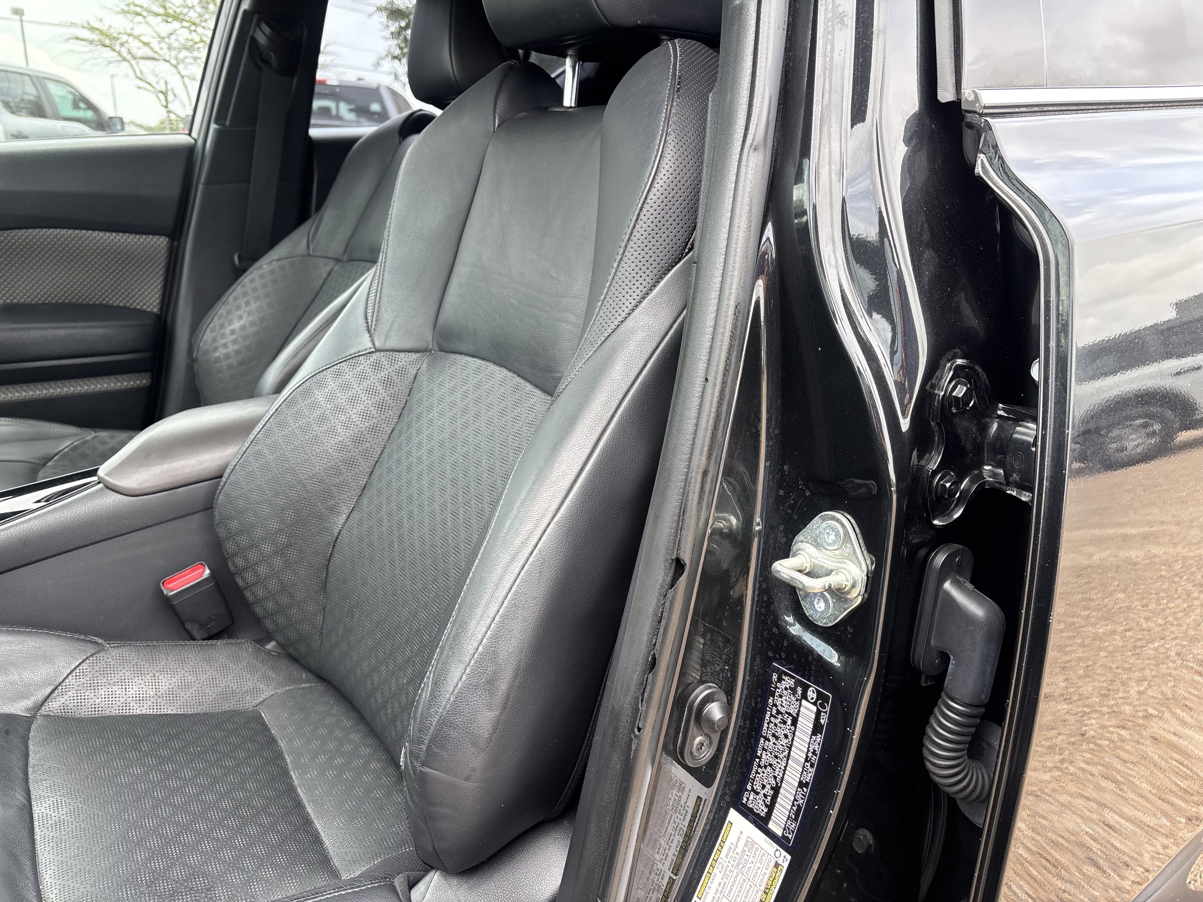 Used 2021 Toyota C-HR Limited FWD image 11