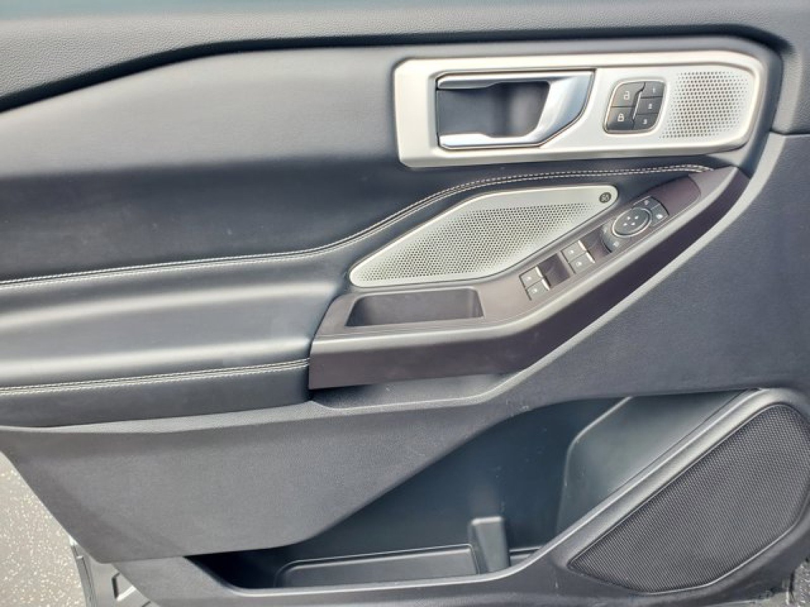 Certified 2020 Ford Explorer ST w/ Premium Technology Package image 13