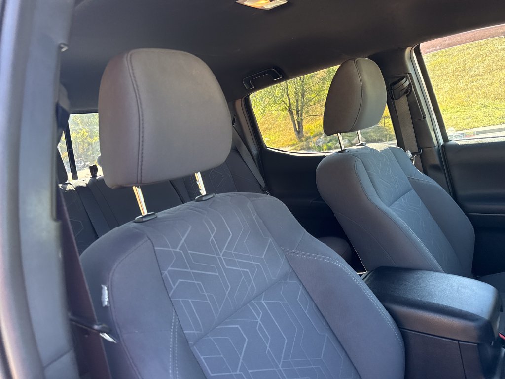 Used 2019 Toyota Tacoma TRD Off-Road AWD/4WD image 31