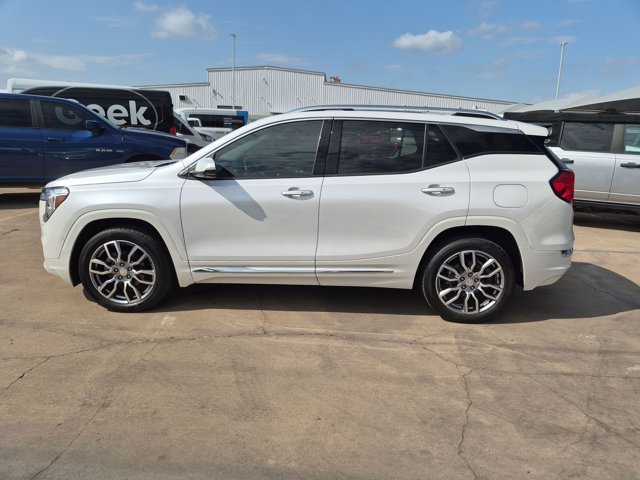 Used 2022 GMC Terrain Denali w/ Denali Premium Package AWD/4WD image 9