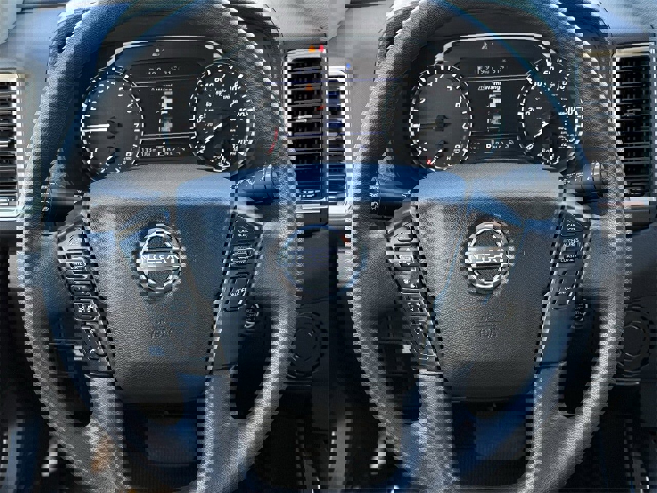 Used 2024 Nissan Frontier SV image 12