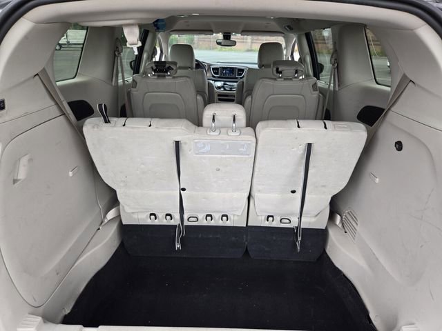 Used 2021 Chrysler Voyager Lxi FWD image 16