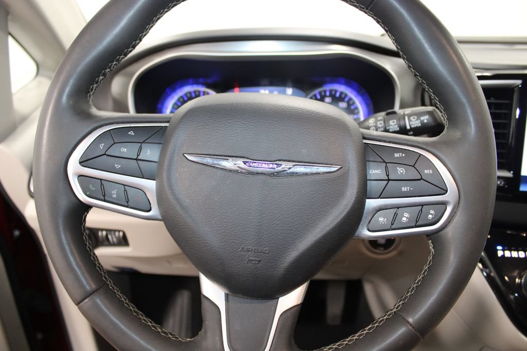 Used 2024 Chrysler Pacifica Touring-L FWD image 36