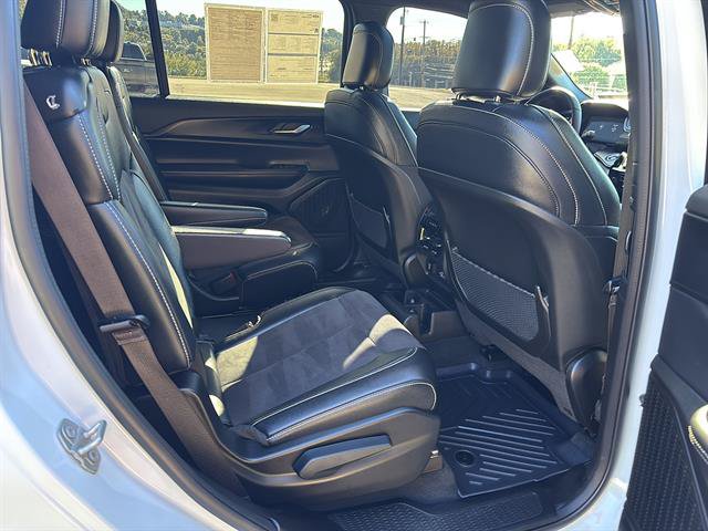 Used 2024 Jeep Grand Cherokee L Altitude AWD/4WD image 19