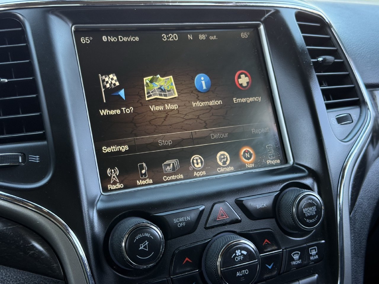 Used 2017 Jeep Grand Cherokee Altitude RWD image 16