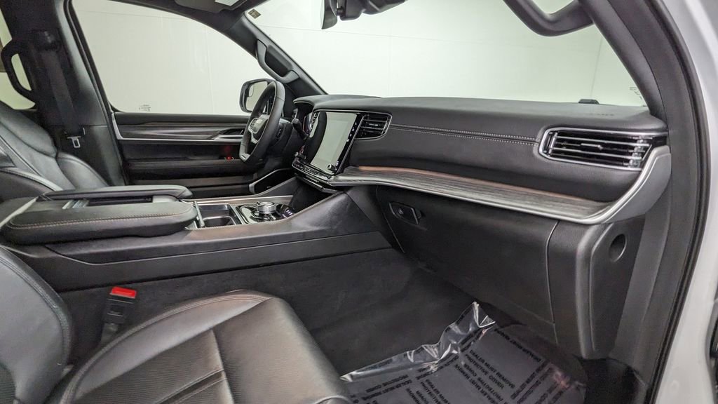 Used 2024 Jeep Wagoneer Series III image 45