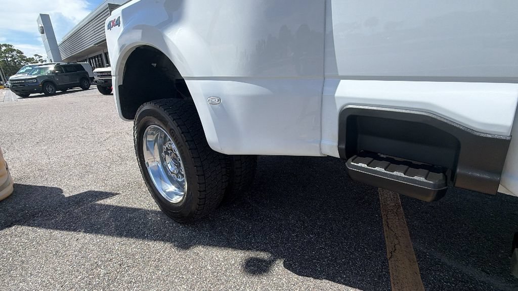 Certified 2025 Ford F450 Lariat AWD/4WD image 11