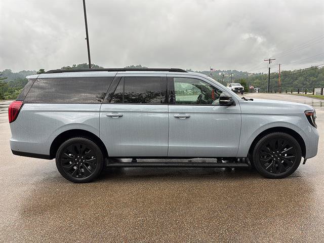 Certified 2025 Ford Expedition Max Platinum w/ Stealth Appearance Package AWD/4WD image 5