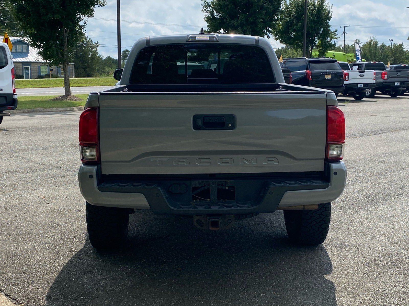 Used 2018 Toyota Tacoma TRD Sport w/ Technology Package AWD/4WD image 5