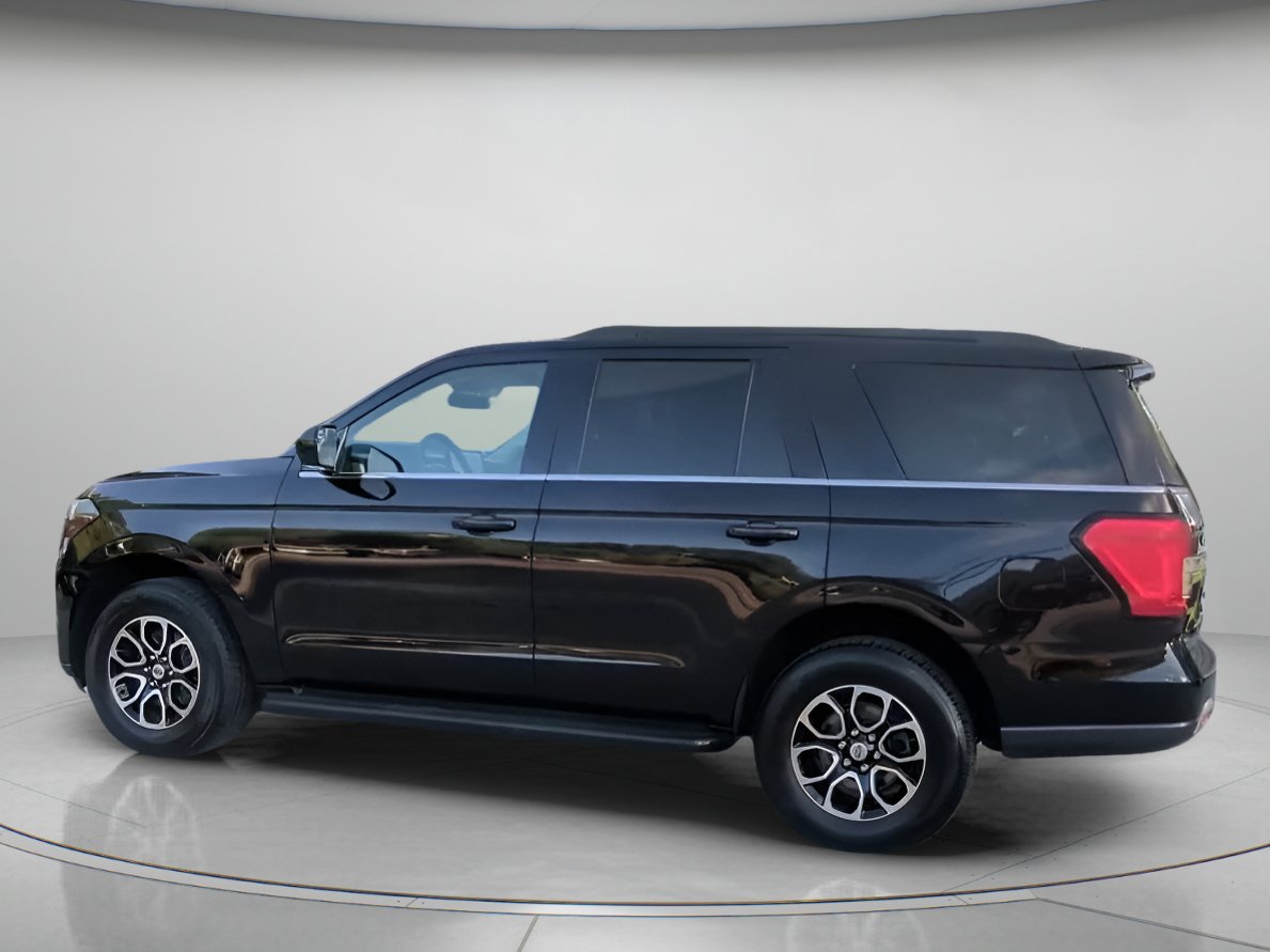 Certified 2024 Ford Expedition XLT RWD image 16