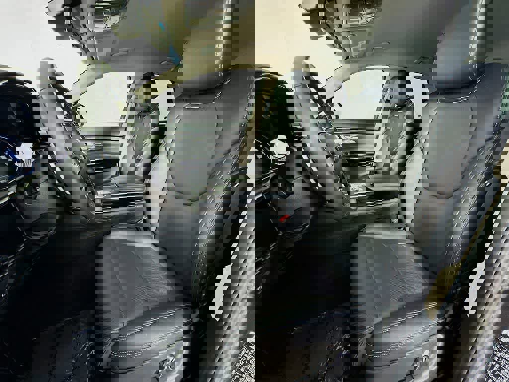 Used 2025 Genesis GV70 2.5T image 15