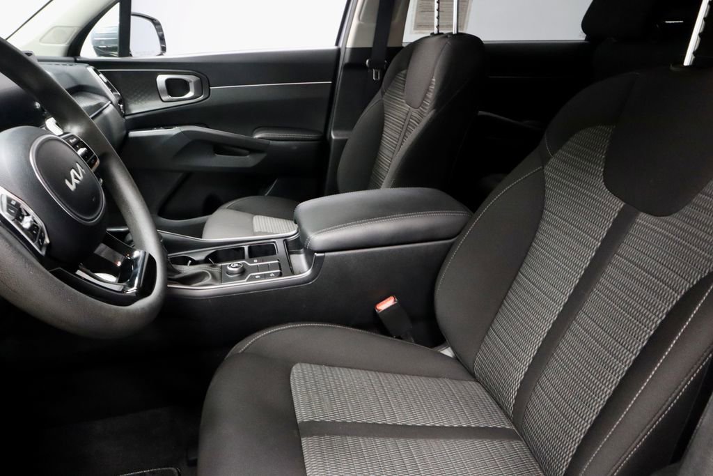 Used 2023 Kia Sorento LX FWD image 24