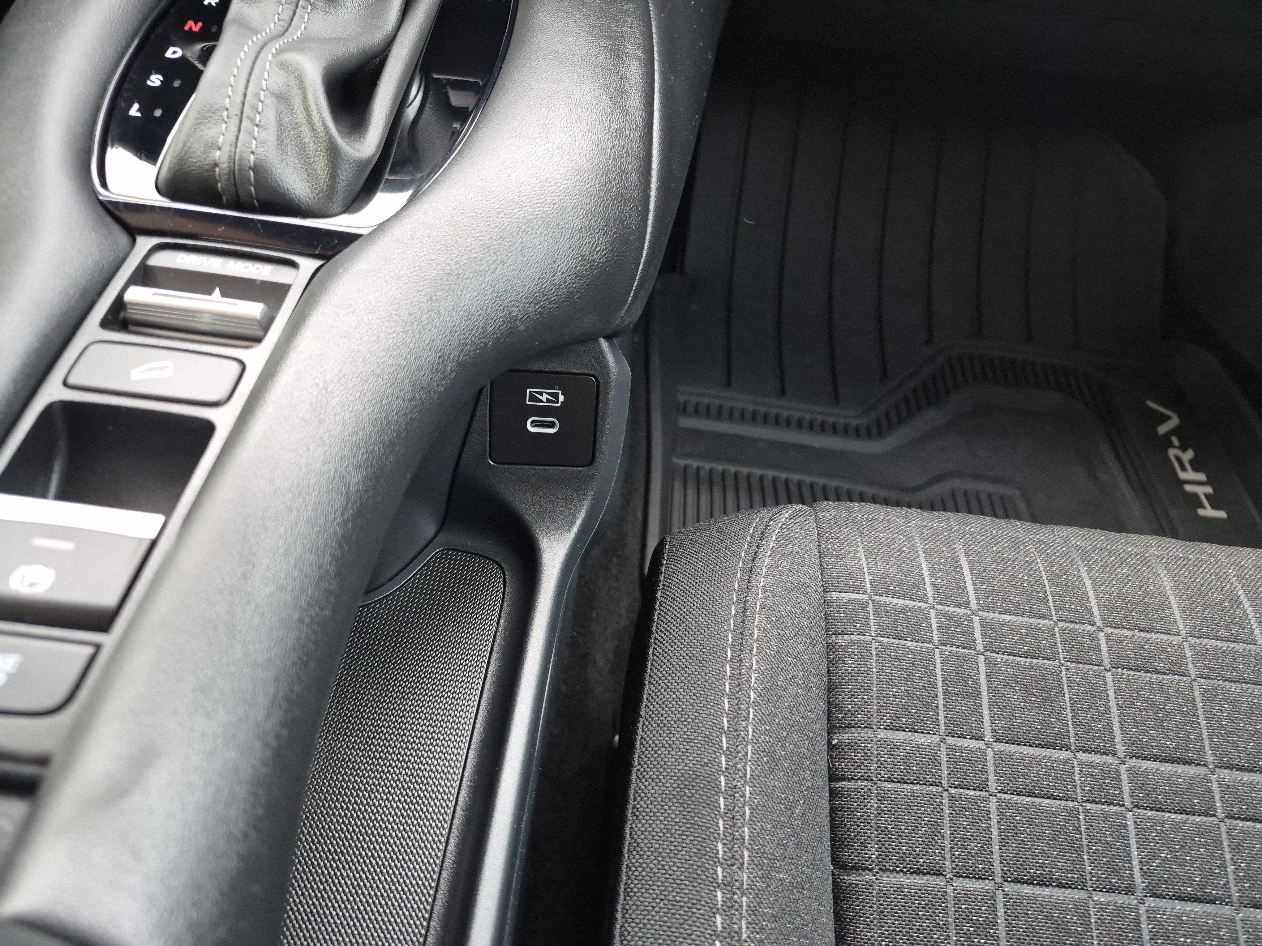 Used 2025 Honda HR-V LX image 25