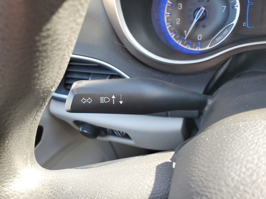 Used 2017 Chrysler Pacifica Touring image 19