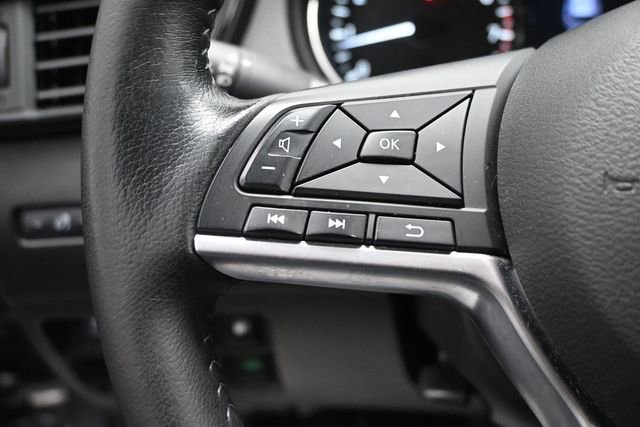 Used 2020 Nissan Rogue SV FWD image 12