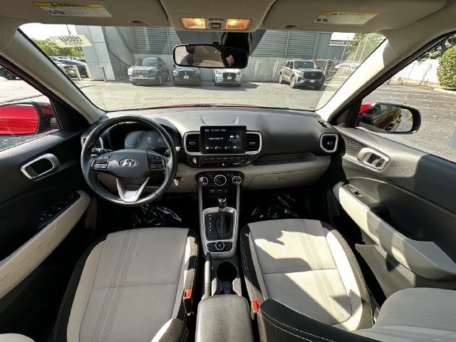 Used 2023 Hyundai Venue SEL FWD image 16