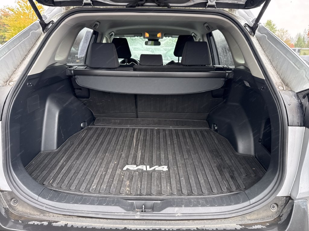 Used 2019 Toyota RAV4 LE w/ All Weather Liner Package AWD/4WD image 31
