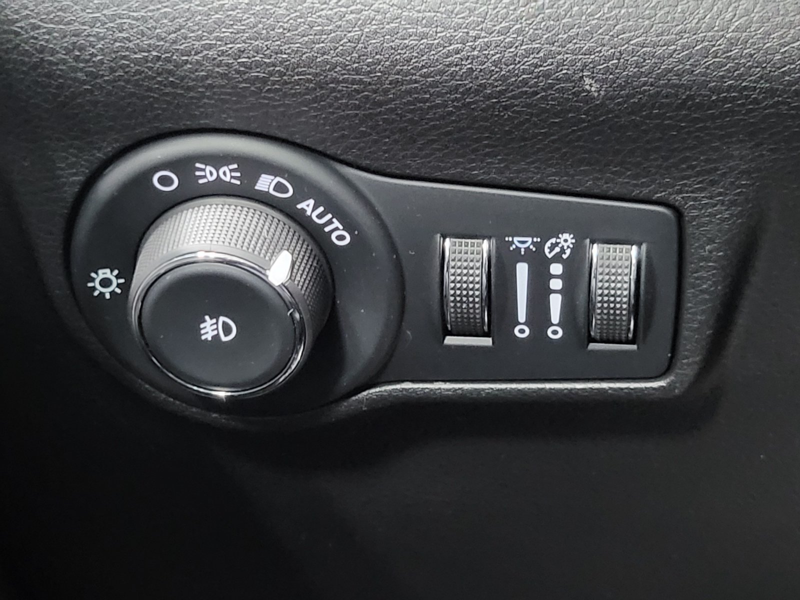Used 2025 Jeep Compass Limited AWD/4WD image 13