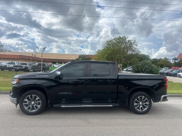 Used 2024 Chevrolet Silverado 1500 LT AWD/4WD image 2