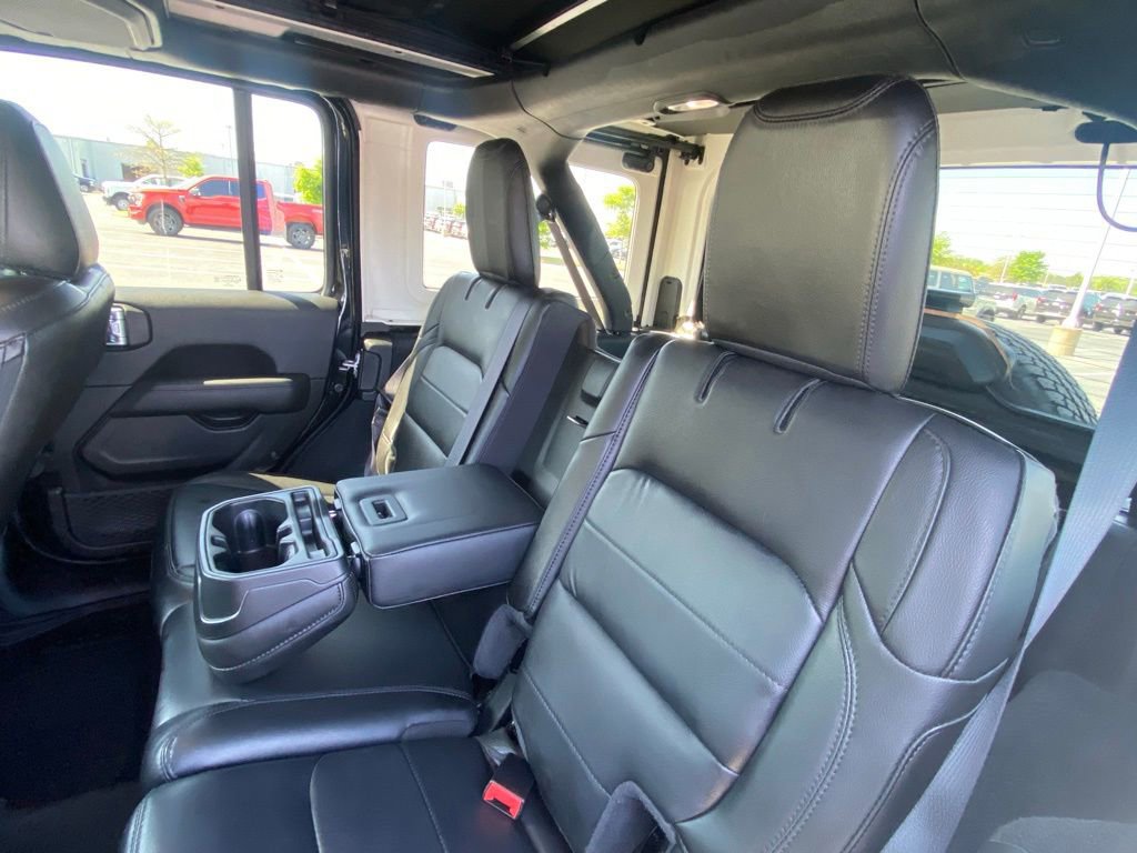 Used 2023 Jeep Wrangler Sahara AWD/4WD image 23