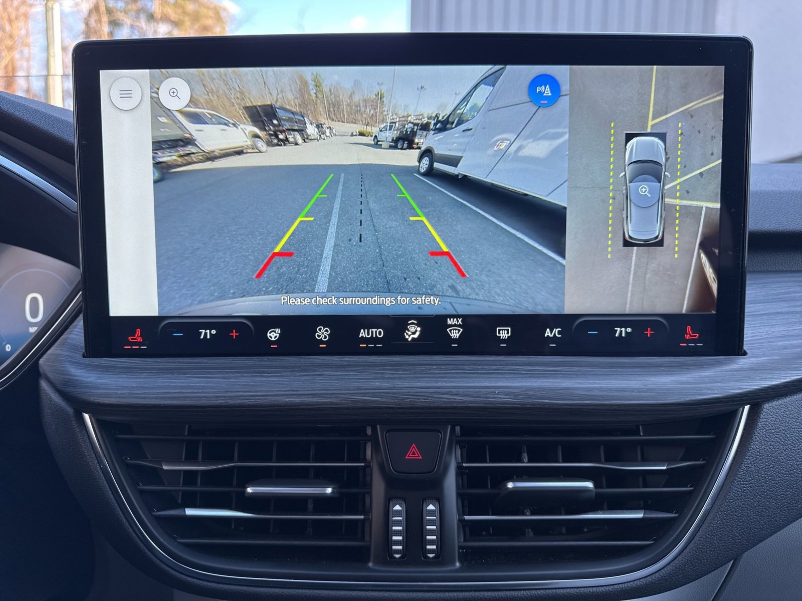 Certified 2025 Ford Escape SE w/ PHEV Premium Package image 20