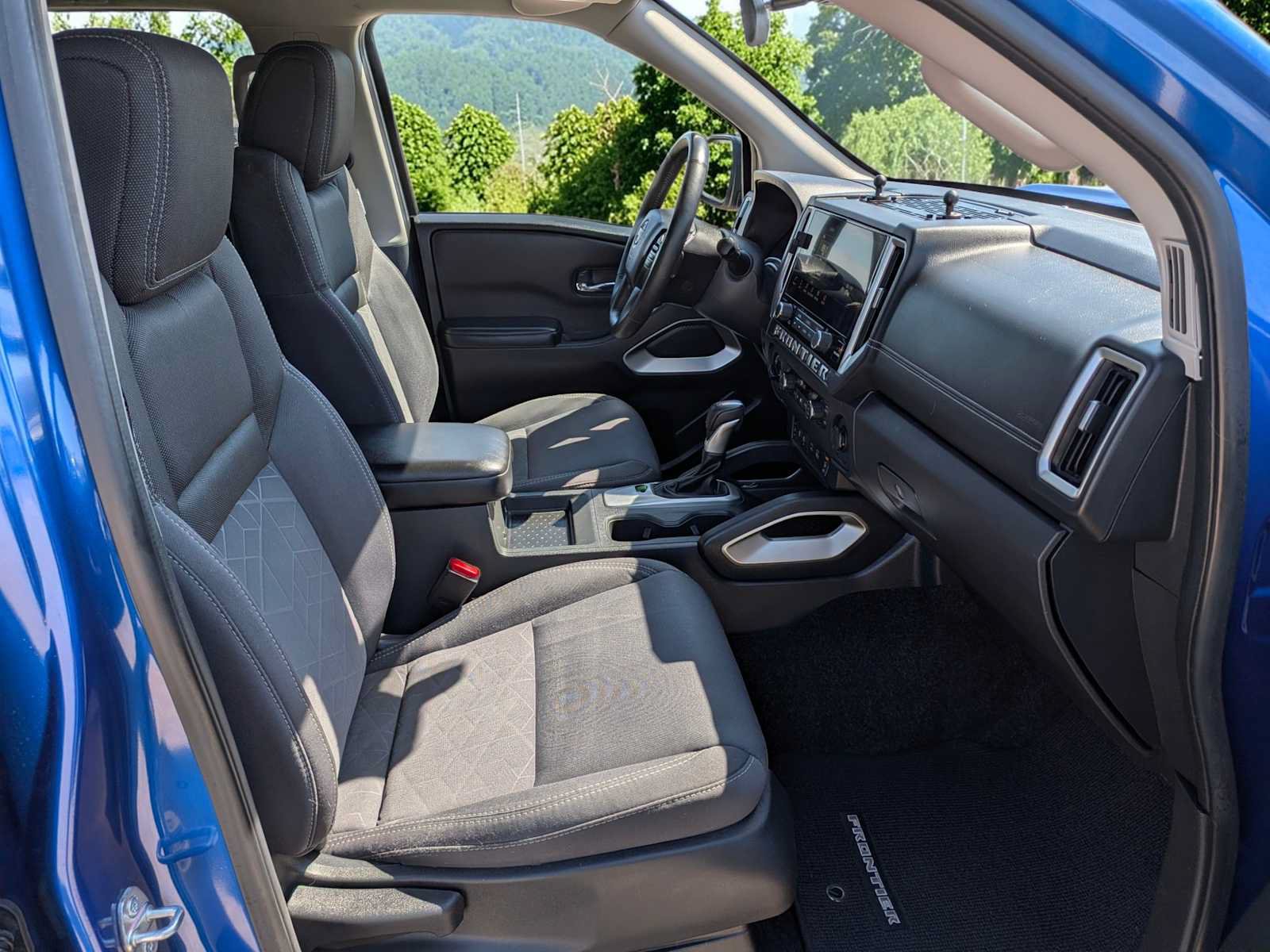 Used 2025 Nissan Frontier SV w/ SV Convenience Package AWD/4WD image 17