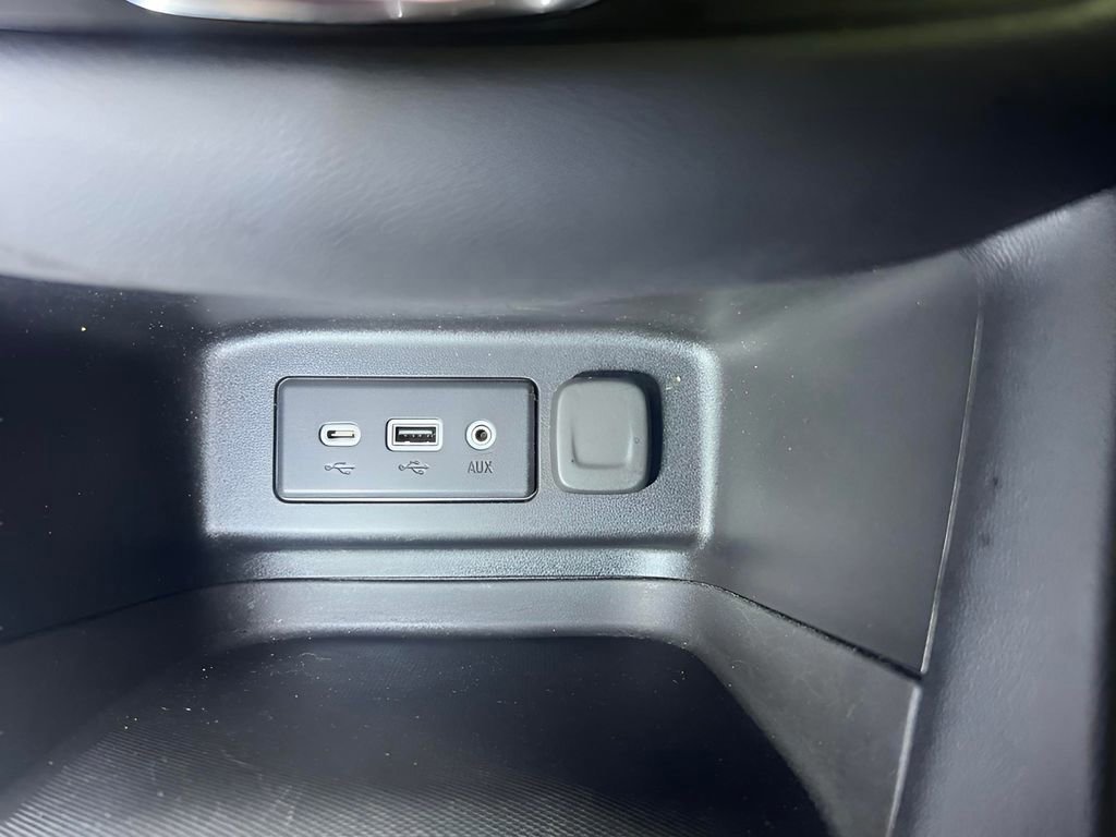 Used 2021 Chevrolet Equinox LT w/ Driver Convenience Package image 31