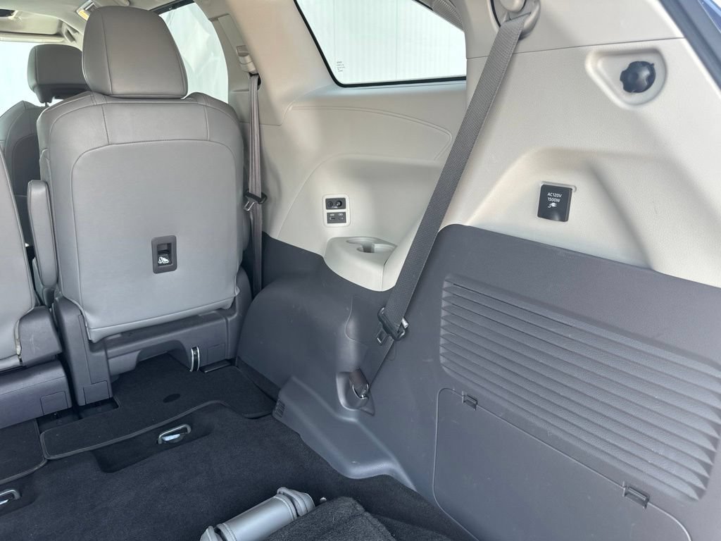 Used 2021 Toyota Sienna XLE w/ XLE Plus Package FWD image 23