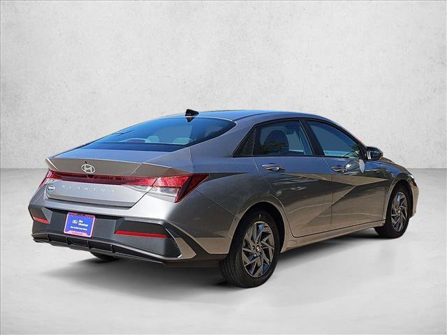 Used 2024 Hyundai Elantra SEL FWD image 5