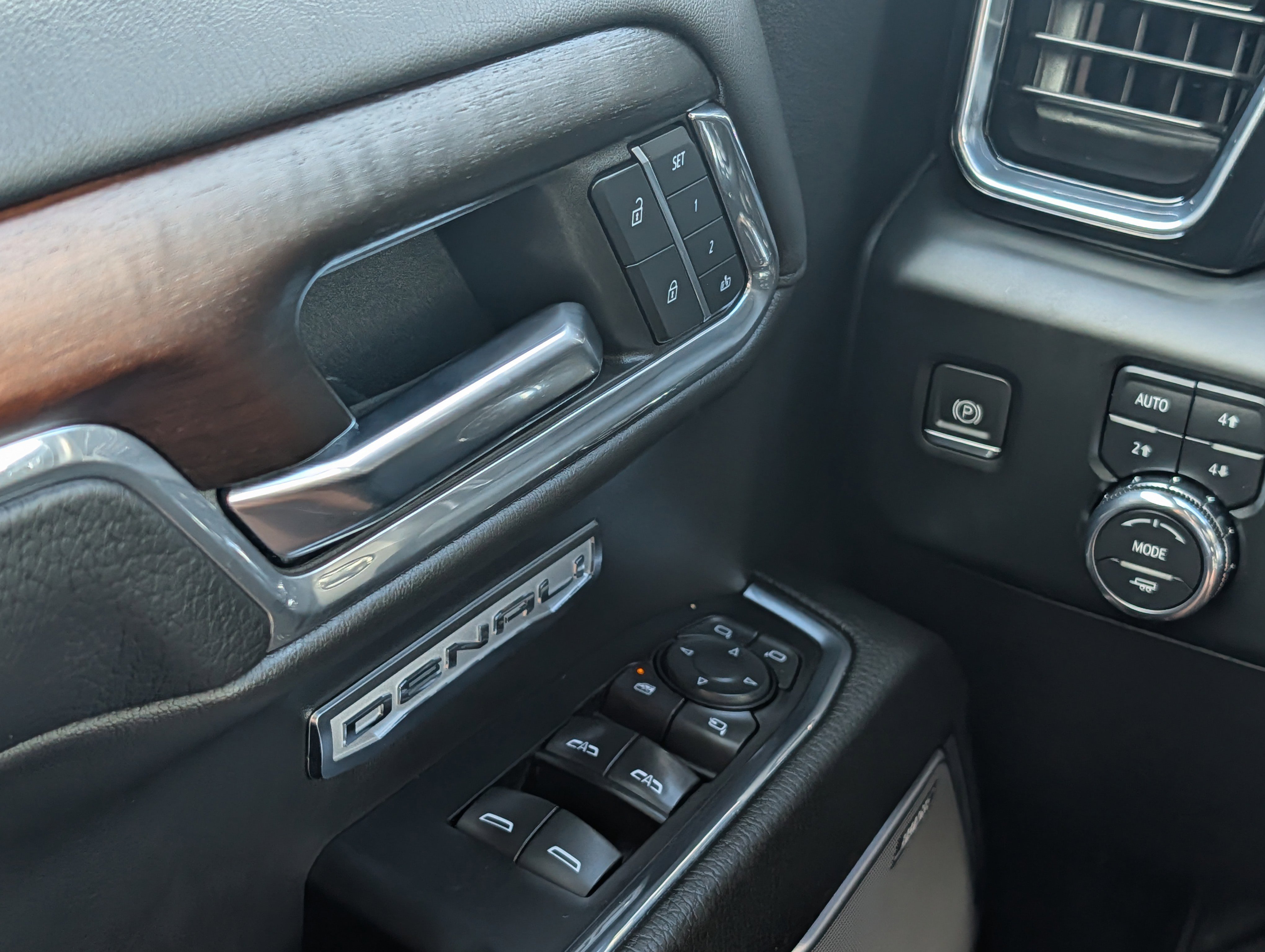 Used 2024 GMC Sierra 1500 Denali AWD/4WD image 24