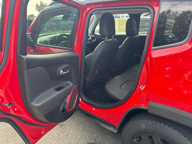 Used 2018 Jeep Renegade Trailhawk AWD/4WD image 6