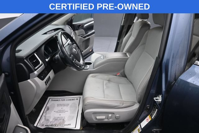 Used 2019 Toyota Highlander Plus AWD/4WD image 14