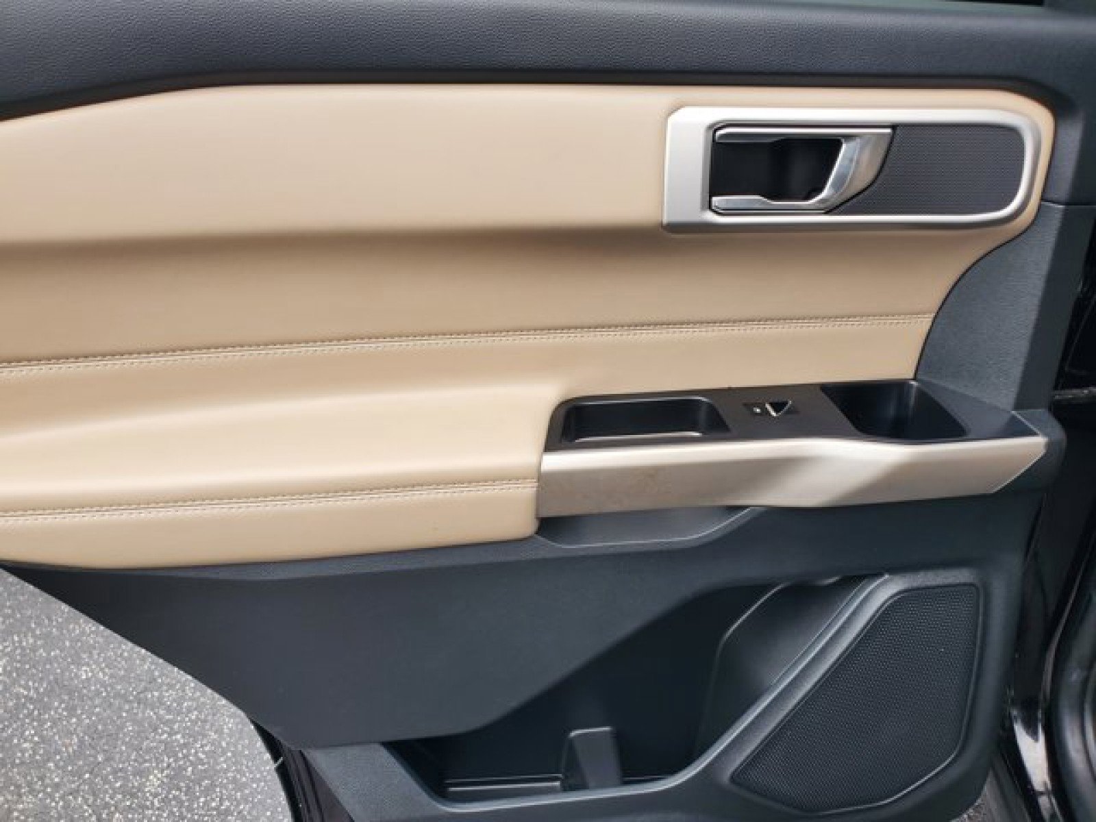 Certified 2022 Ford Explorer XLT w/ Equipment Group 202A image 30