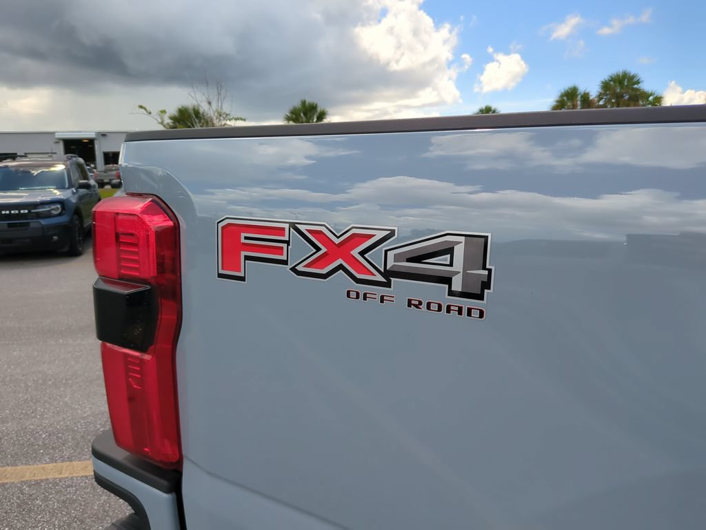 Certified 2025 Ford F250 Platinum w/ FX4 Off-Road Package AWD/4WD image 11