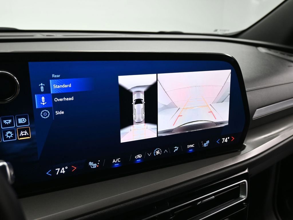 Used 2024 Chevrolet Traverse LT image 41