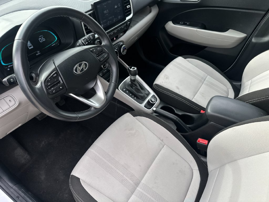 Used 2025 Hyundai Venue SEL FWD image 9