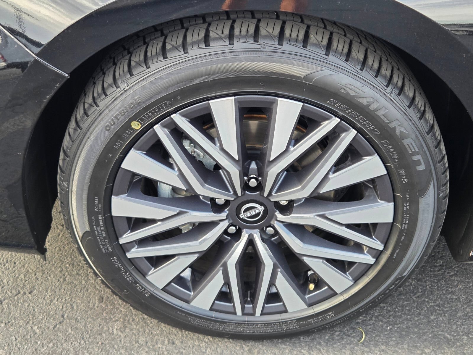 Used 2025 Nissan Altima 2.5 SV FWD image 9