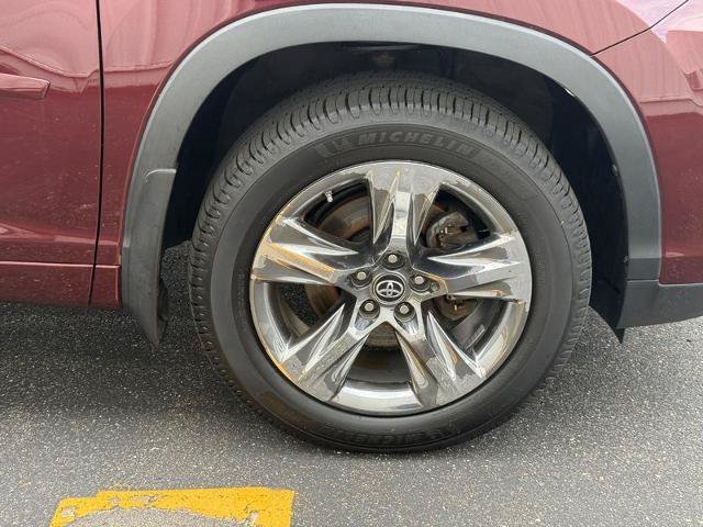 Used 2019 Toyota Highlander Limited Platinum AWD/4WD image 7