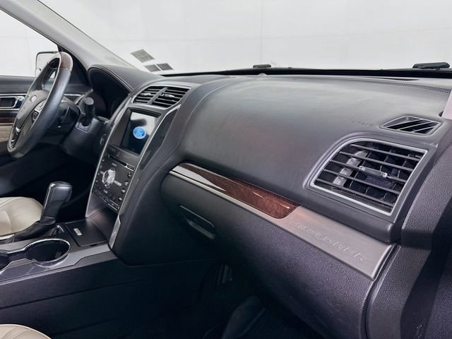 Certified 2017 Ford Explorer Platinum image 34