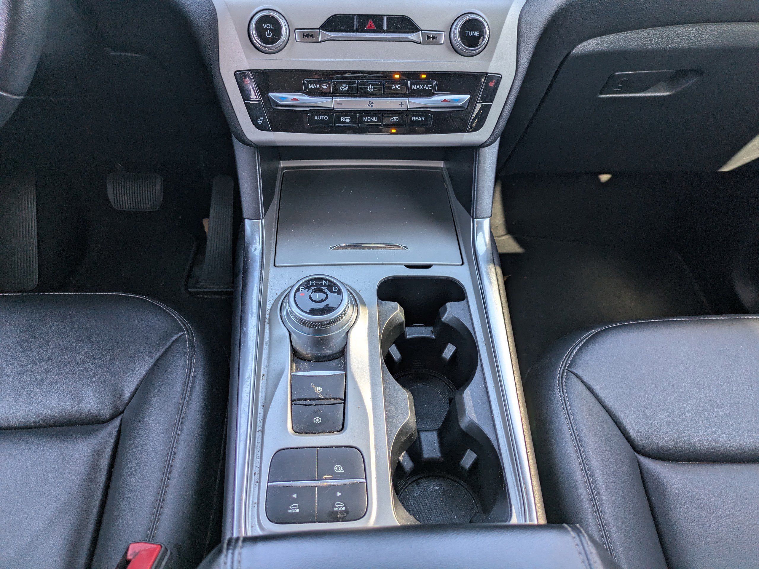 Certified 2022 Ford Explorer XLT w/ Equipment Group 202A RWD image 17