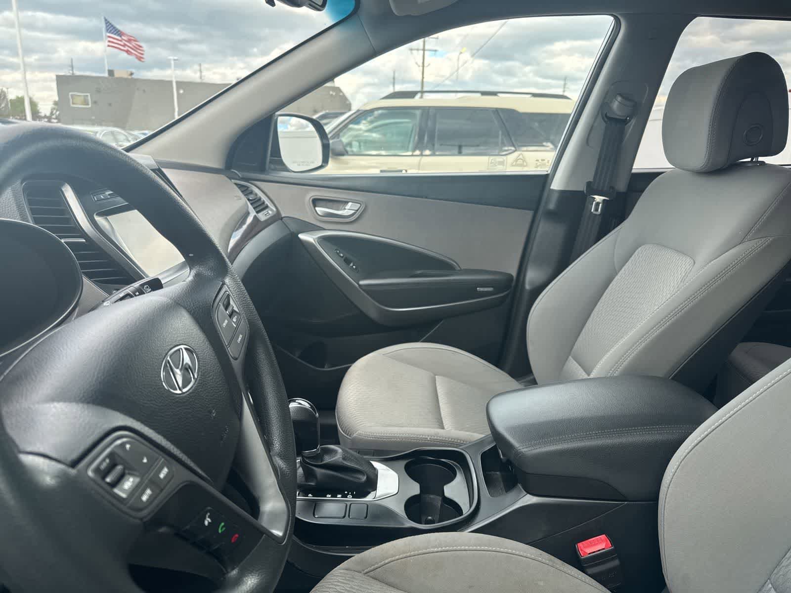 Used 2018 Hyundai Santa Fe SE w/ Cargo Package AWD/4WD image 31