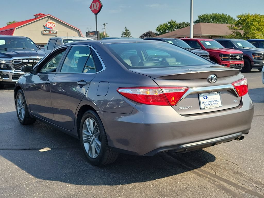 Used 2017 Toyota Camry SE w/ Moonroof Package FWD image 6