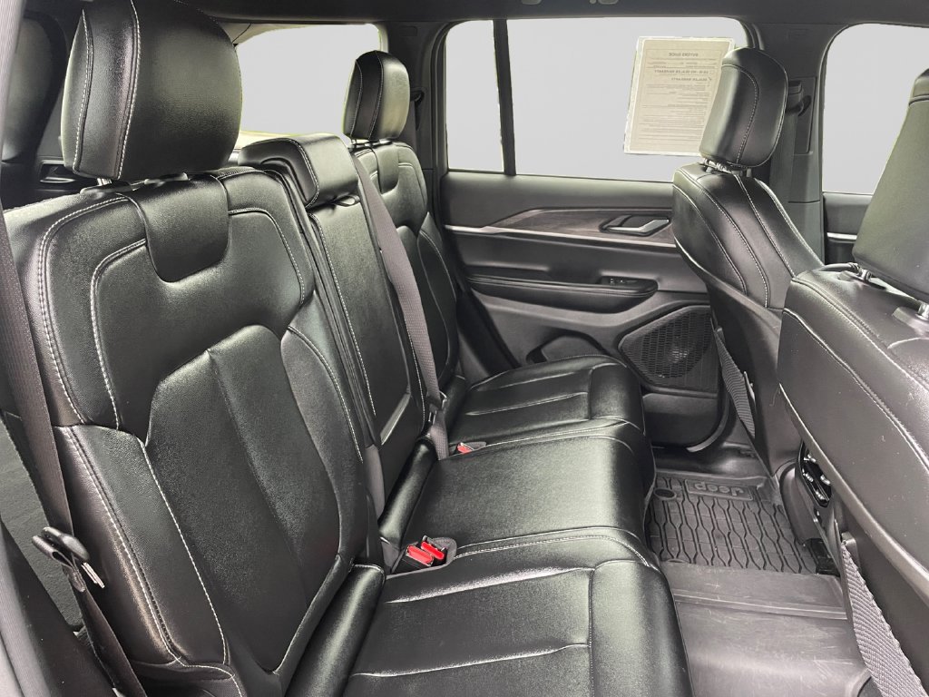 Used 2024 Jeep Grand Cherokee Limited AWD/4WD image 14